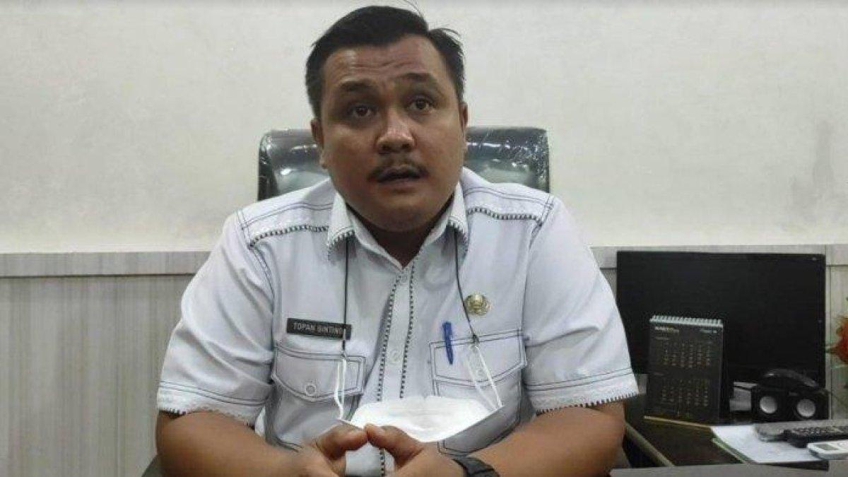 SOSOK TOPAN - Plt Kepala Dinas Pendidikan Kota Medan, Topan Ginting saat diwawancara di kantornya, Kamis (7/10/2021).