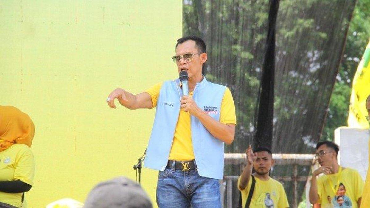 Politisi Golkar Jaro Ade saat kampanye di Kecamatan Sukajaya pada Minggu (4/2/2024).