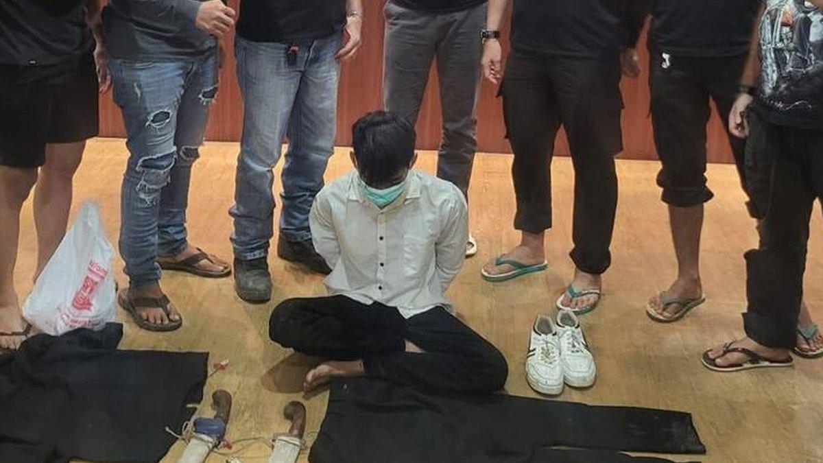 PELAKU MUTILASI - Polresta Serang Kota menangkap pelaku pembunuhan dan mutilasi seorang wanita berinisial SA (19). Pelaku pembunuhan ternyata kekasihnya Mulyana (23).