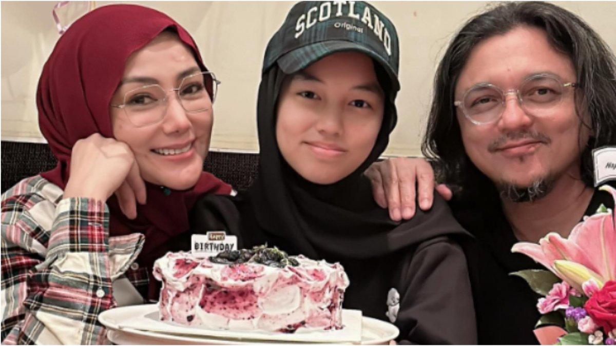 Potret Aleesya, mantan anak tiri Laudya Cynthia Bella yang beranjak remaja, putri kandung Engku Emran dan Erra Fazira cantik jelita.
