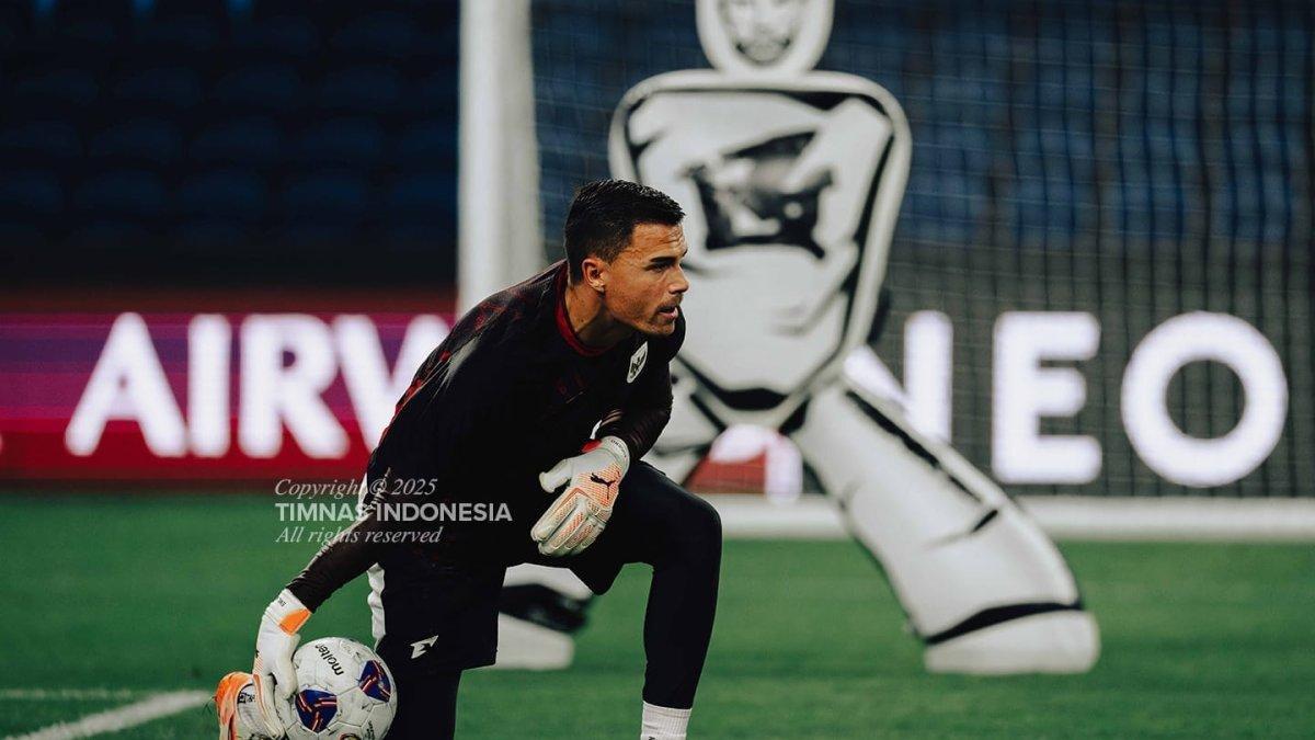 SESI LATIHAN - Potret Emil Audero Mulyadi saat menjalani sesi latihan bersama Timnas Indonesia. Profil Emil Audero, Kiper Como 1907 akan Debut di Timnas Indonesia Gantikan Maarten Paes.