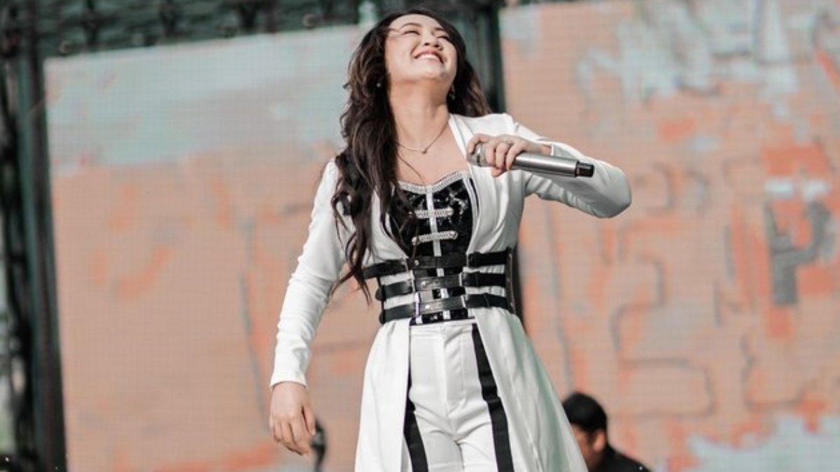 Potret Happy Asmara yang dikabarkan sedang hamil.