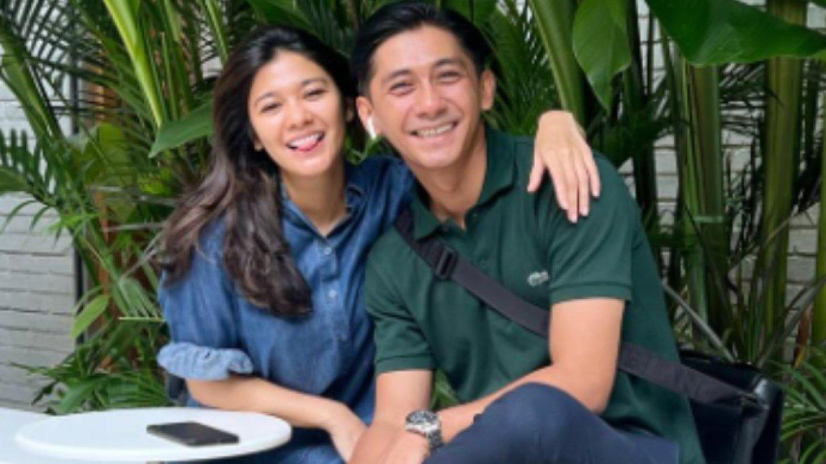 Potret Kenang Mirdad, mantan suami Tyna Dwi Jayanti, awet muda bak kakak adik dengan putri sulung.