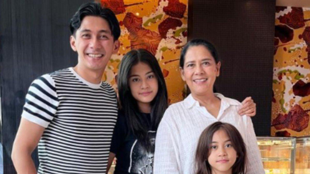 Potret Kenang Mirdad, mantan suami Tyna Dwi Jayanti, awet muda bak kakak adik dengan putri sulung.