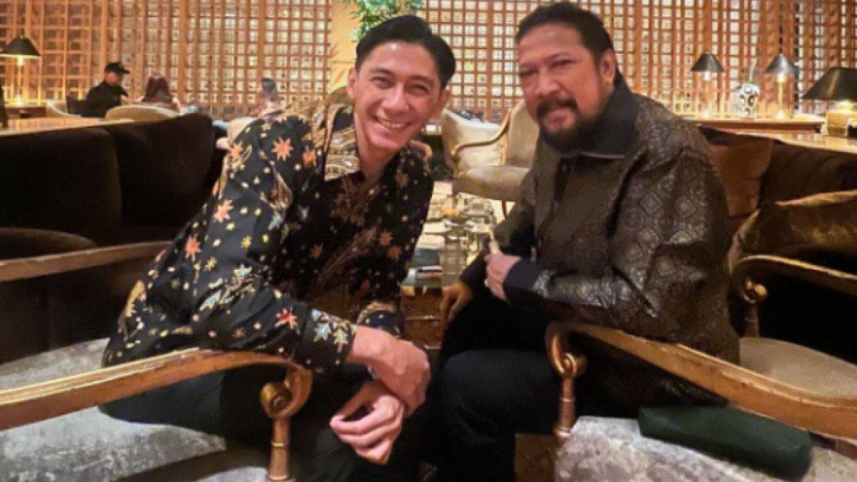 Potret Kenang Mirdad, mantan suami Tyna Dwi Jayanti, awet muda bak kakak adik dengan putri sulung.