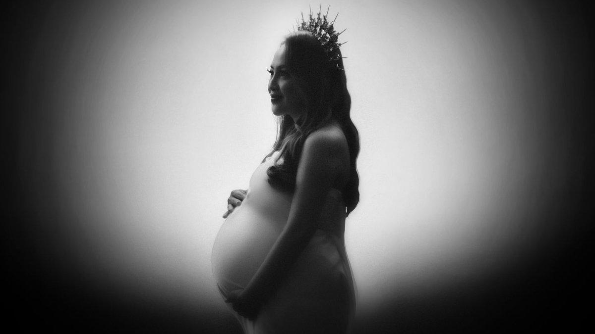 Potret Maternity Shoot Mpok Alpa.