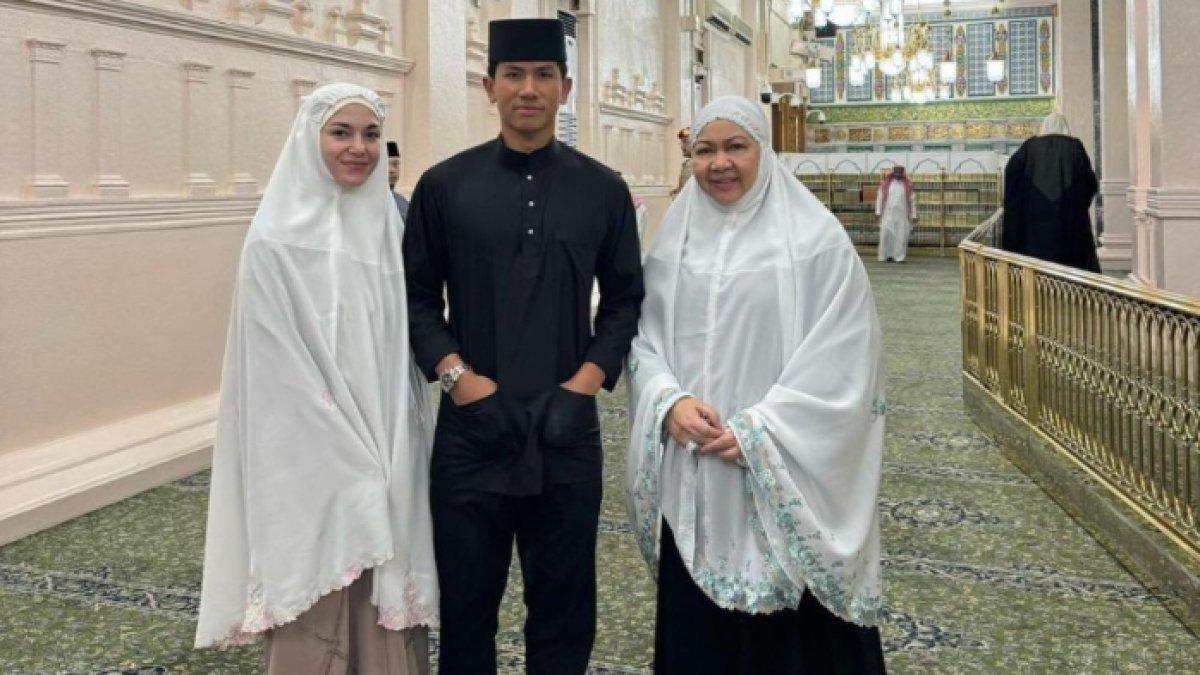 Potret Pangeran Mateen saat berada di Arab Saudi bersama Anisha Rosnah dan ibunda,