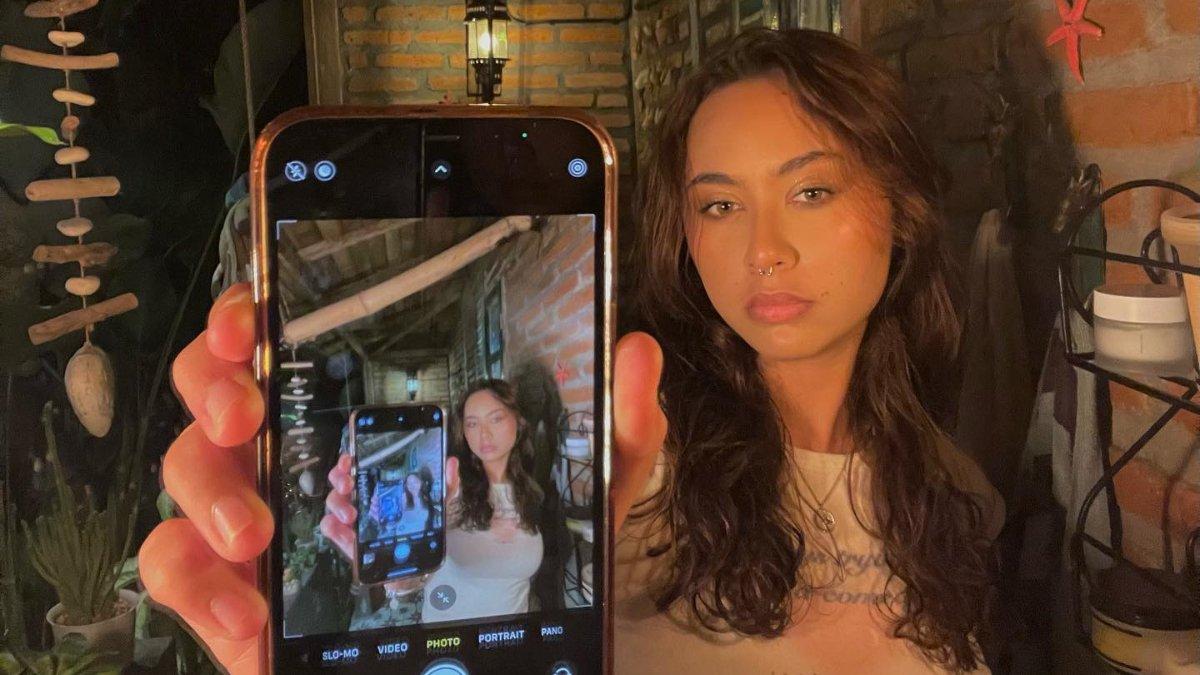 SOSOK SELEBRITI - Potret Zoe Wassink adik ipar Jennifer Coppen diunduh dari Instagram (20/5/2025).