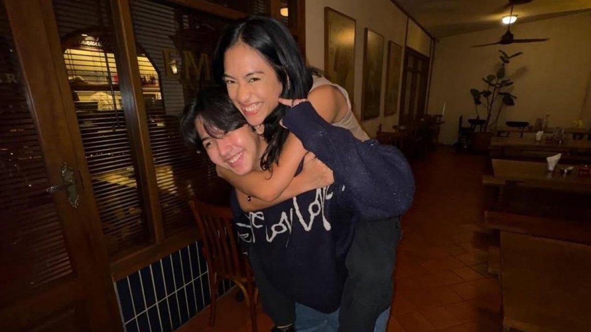 PROFIL ARTIS - Potret kehangatan Ari Irham dan Taskya Namya diunduh dari Instagram (8/5/2025).