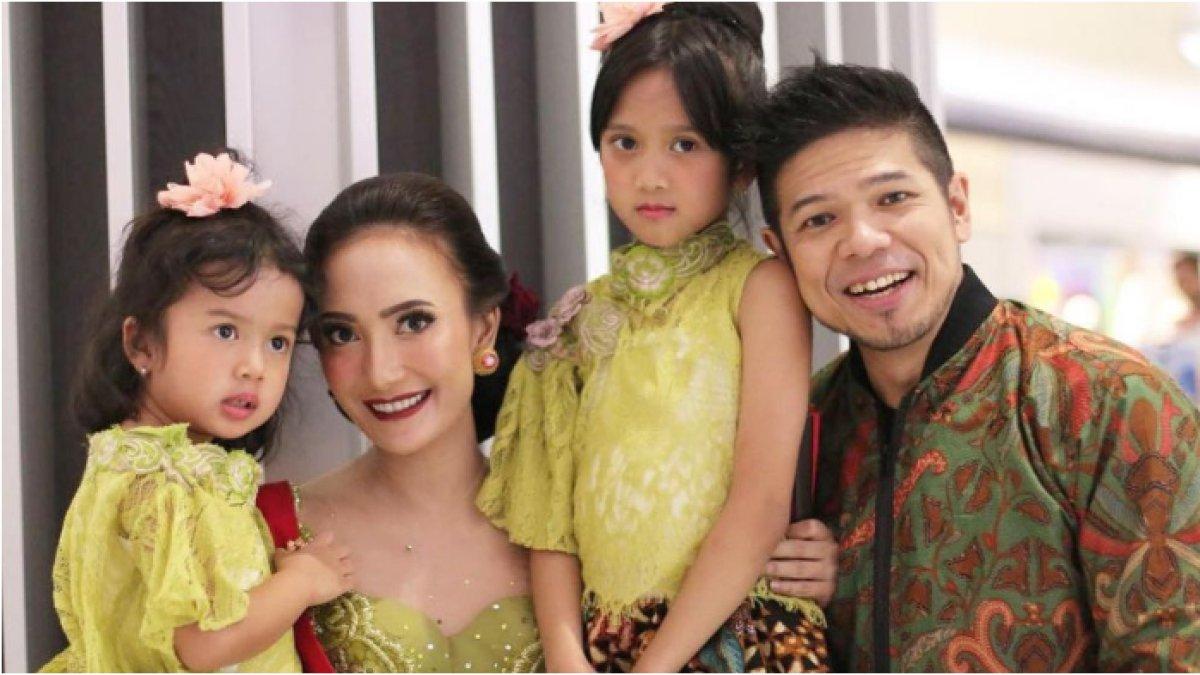 Potret mesra Artika Sari Devi dan Baim Imran, 16 tahun nikah jauh dari gosip miring, beberkan rahasianya.