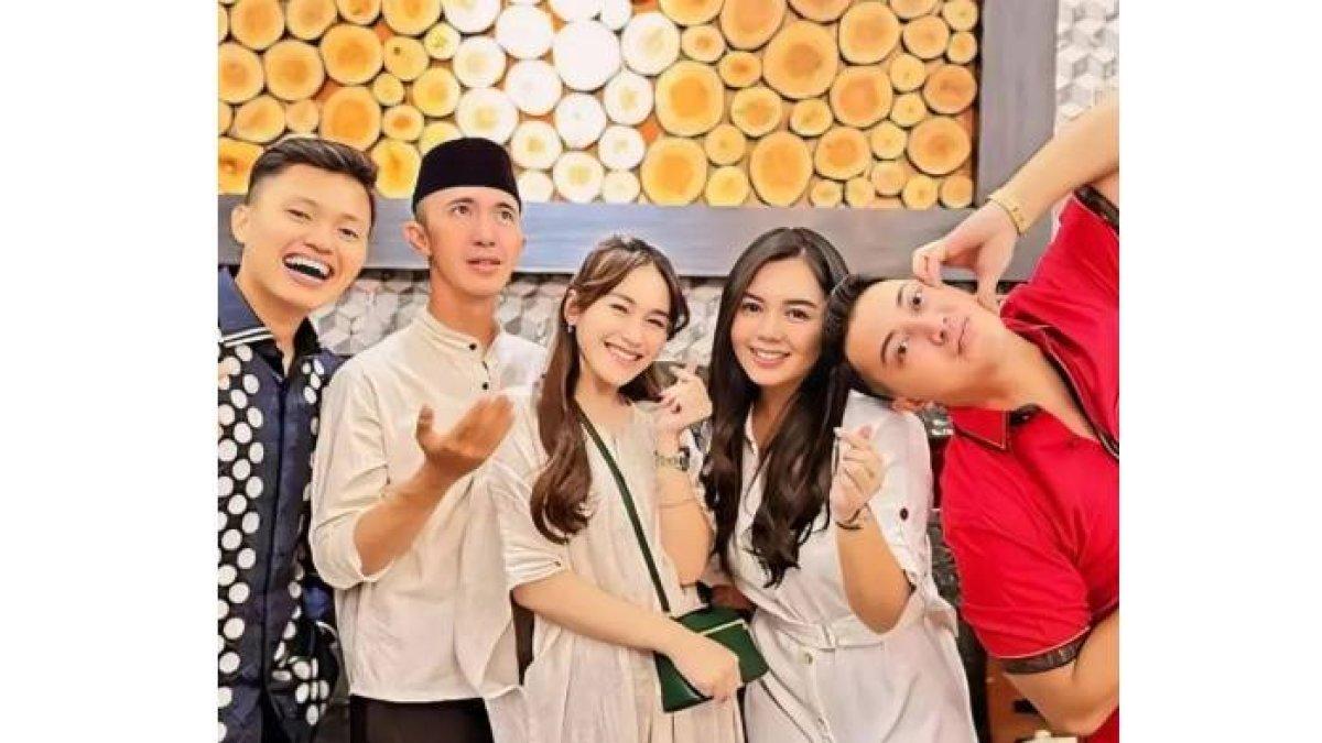 Potret mesra Ayu Ting Ting dan Muhammad Fardhana
