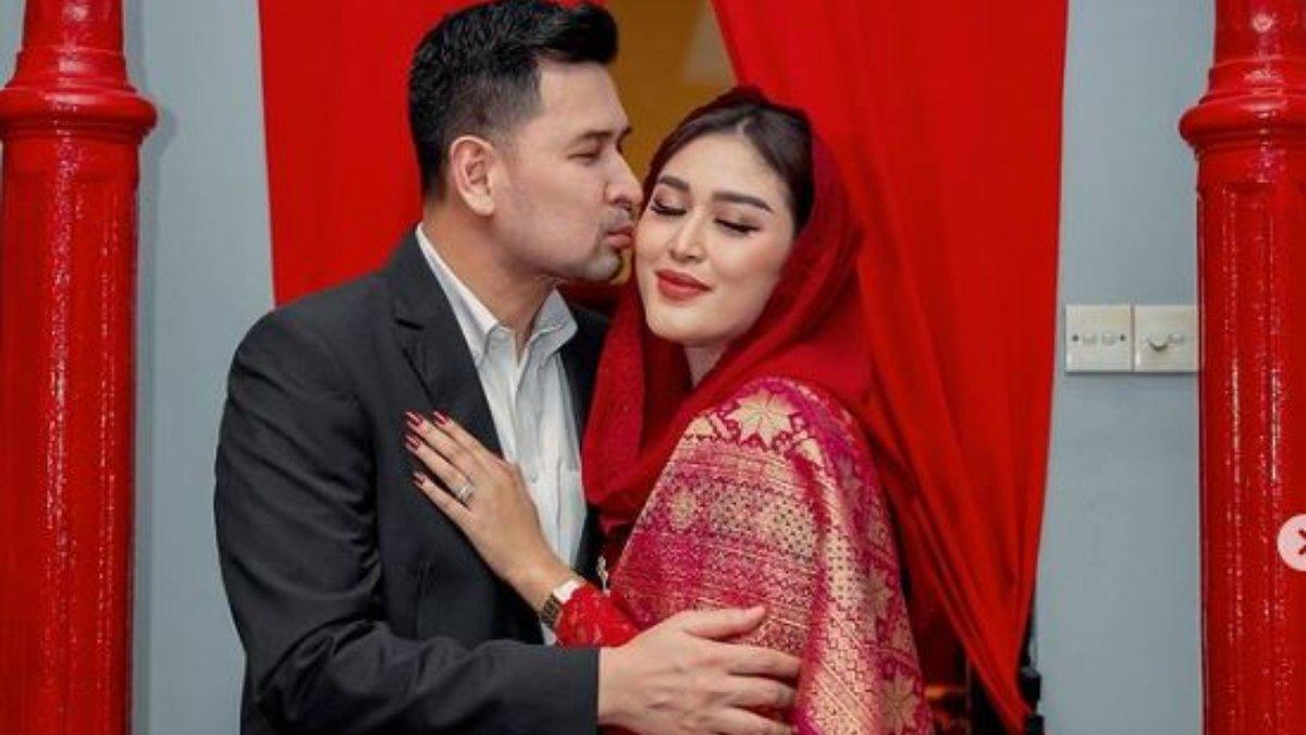 Potret mesra Nuri dan Hikmal.