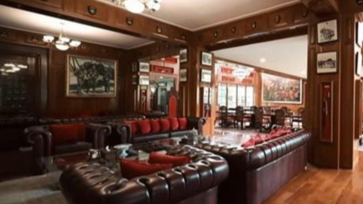 Potret ruangan di rumah Prabowo Subianto diisi sofa berukuran raksasa yang harganya fantastis