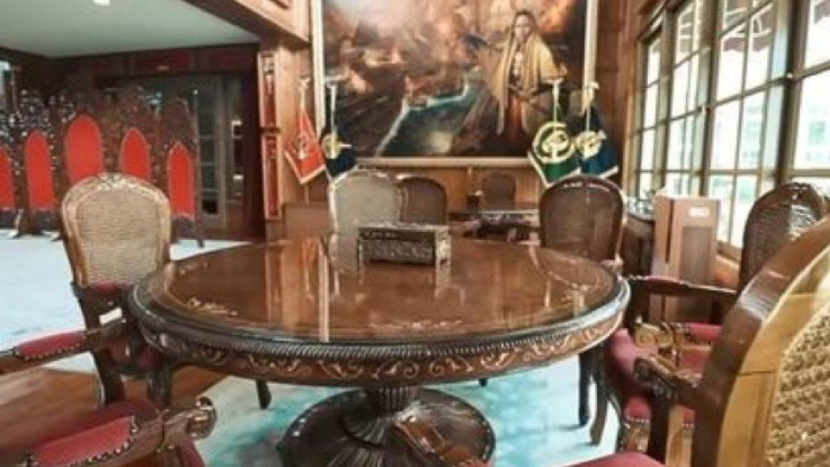 Potret ruangan di rumah Prabowo Subianto dipenuhi foto-foto pahlawan menunjukkan bahwa Ketum Gerindra sangat patriotis