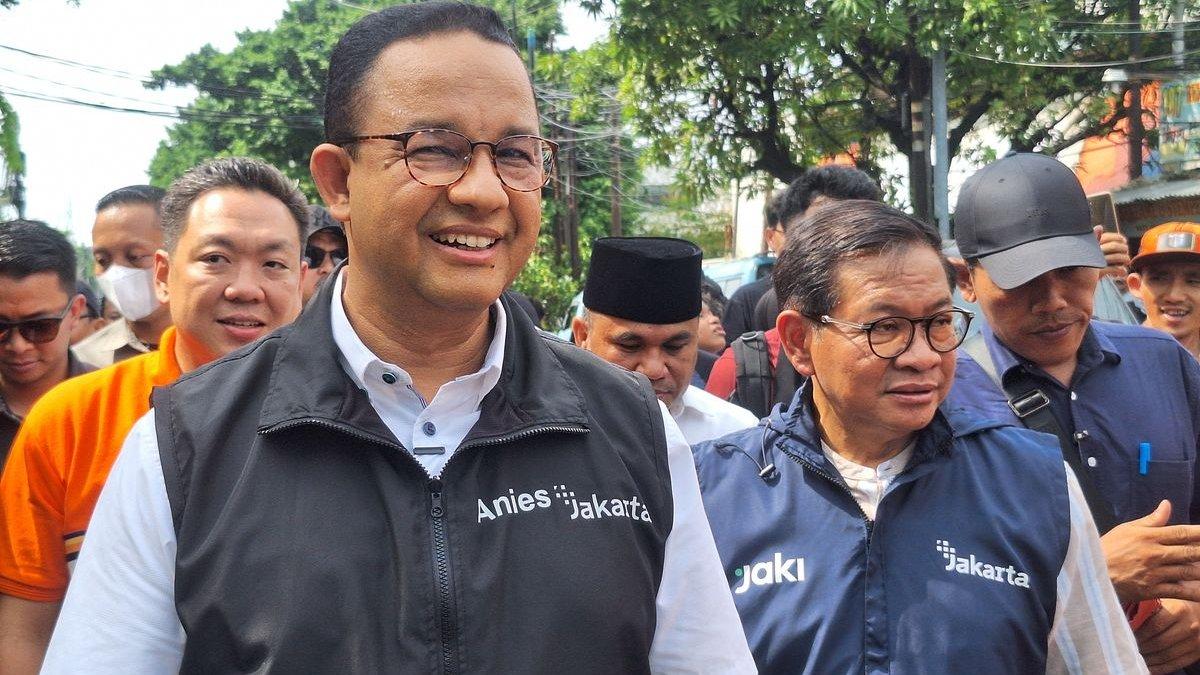 Pramono Anung dan Anies Baswedan menyambangi warga di Kapuk, Cengkareng, Jakarta Barat, Jumat (22/11/2024).