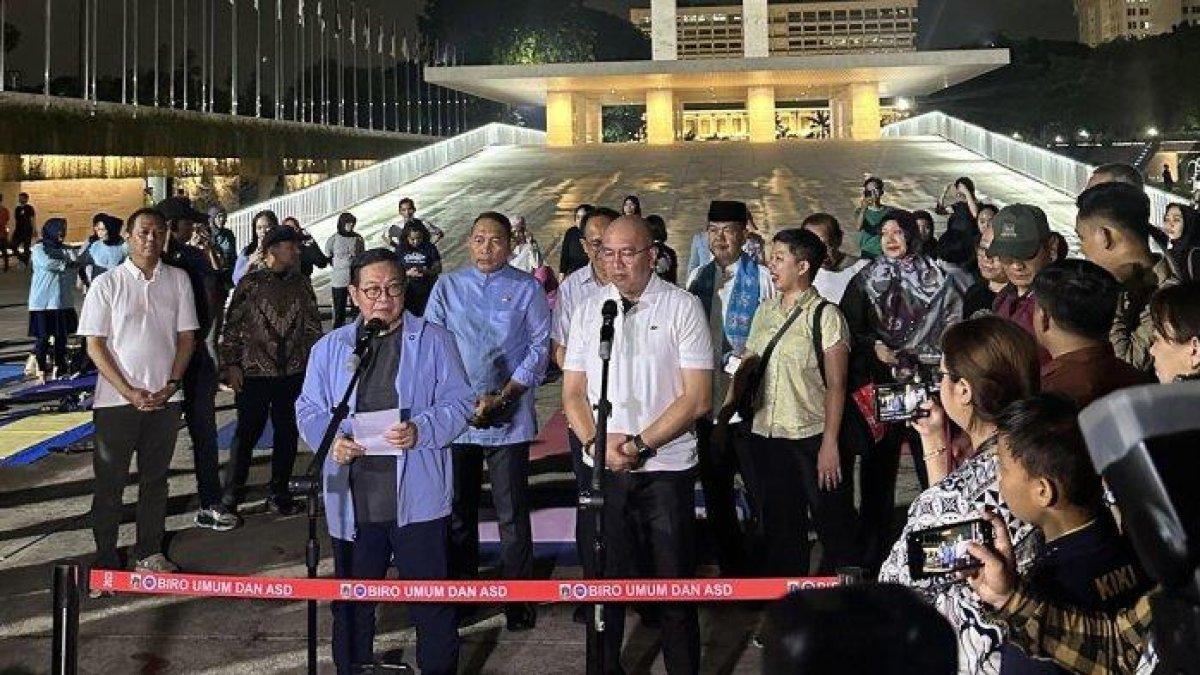 100 HARI KERJA - Gubernur DKI Jakarta Pramono Anung saat meresmikan Taman Lapangan Banteng yang dibuka 24 jam, Jumat (16/5/2025) malam.
