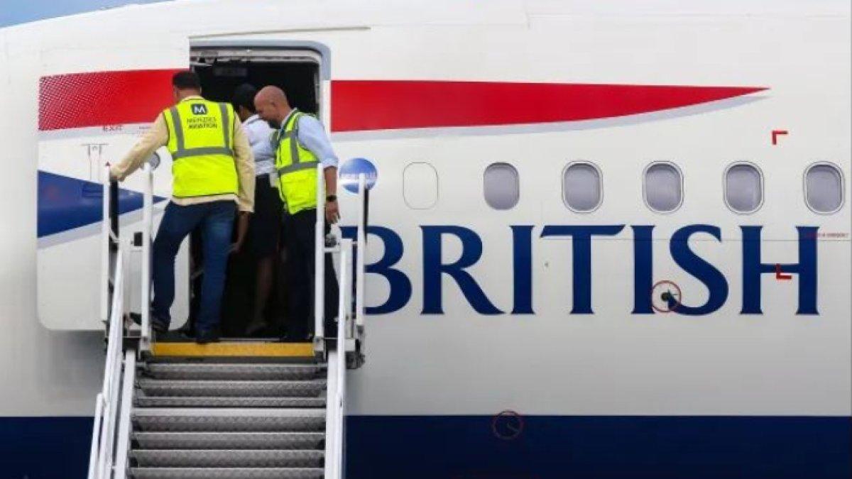 Pramugara British Airways tiba-tiba terjatuh dan meninggal