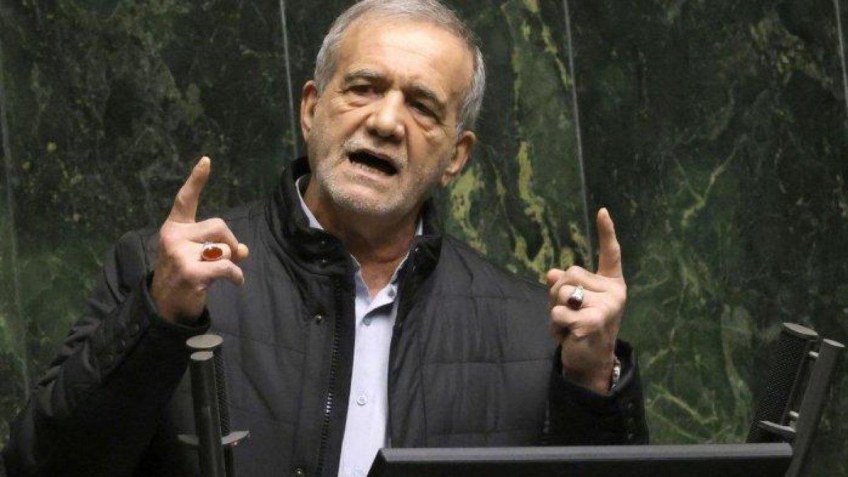 BERPIDATO - Presiden Iran Masoud Pezeshkian saat berpidato di hadapan parlemen Teheran, 2 Maret 2025.