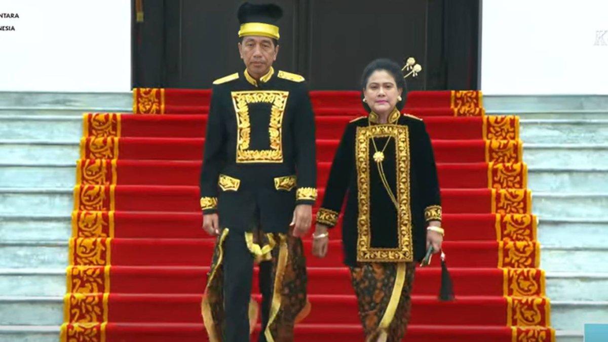 Presiden Jokowi mengenakan Kustin, pakaian adat dari Provinsi Kalimantan Timur