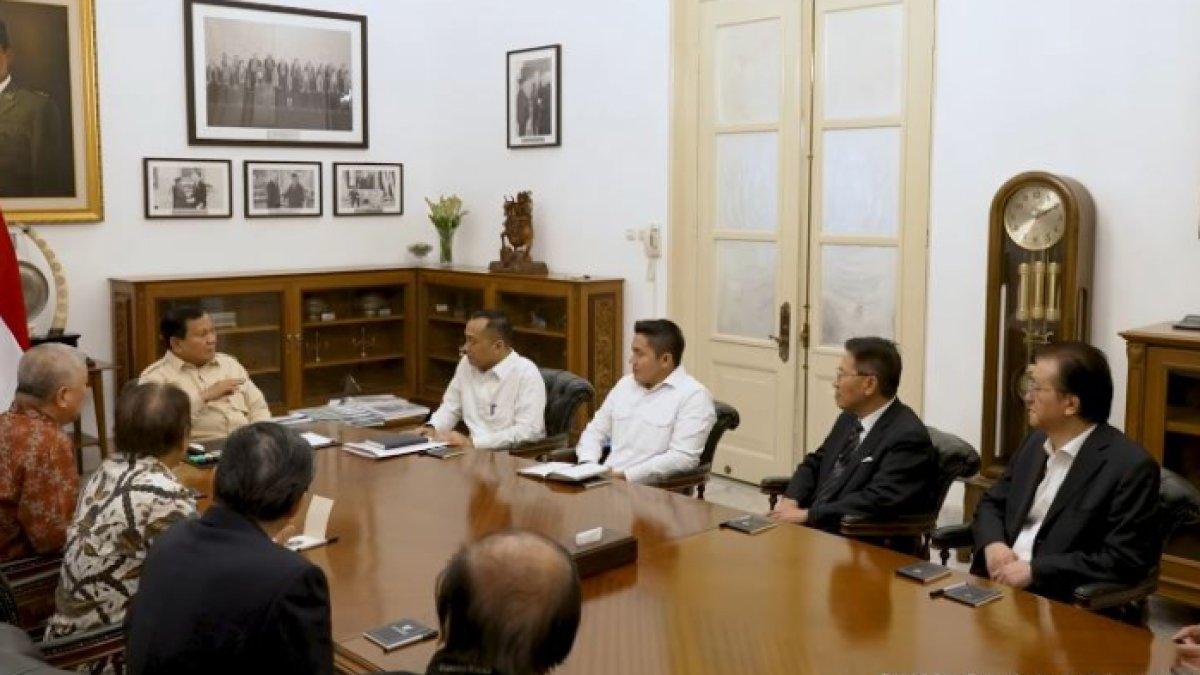 PERTEMUAN PRABOWO DAN 8 PENGUSAHA - Presiden Prabowo Subianto mengadakan pertemuan dengan delapan pengusaha besar Indonesia di Istana Kepresidenan Jakarta, Kamis (6/3/2025). Mereka yang hadir antara lain adalah Anthony Salim, Sugianto Kusuma (Aguan), Prajogo Pangestu, Boy Thohir, Franky Widjaja, Dato Sri Tahir, James Riady, dan Tomy Winata.