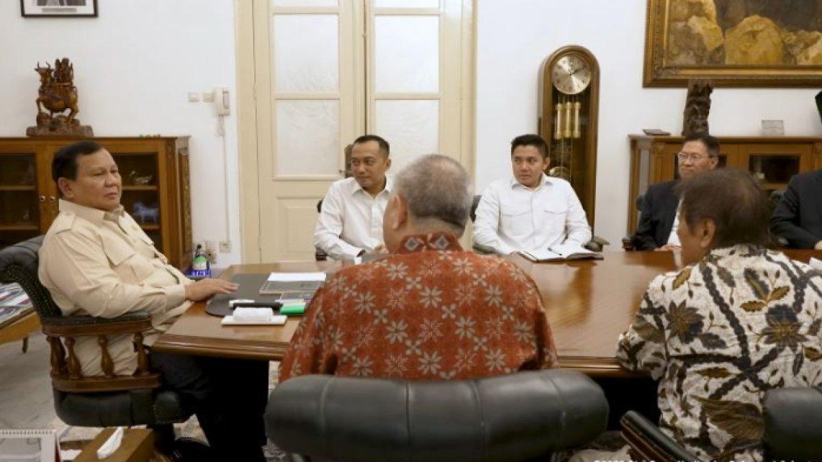 PERTEMUAN PRABOWO DAN 8 PENGUSAHA - Presiden Prabowo Subianto mengadakan pertemuan dengan delapan pengusaha besar Indonesia di Istana Kepresidenan Jakarta, Kamis (6/3/2025). Mereka yang hadir antara lain adalah Anthony Salim, Sugianto Kusuma (Aguan), Prajogo Pangestu, Boy Thohir, Franky Widjaja, Dato Sri Tahir, James Riady, dan Tomy Winata.