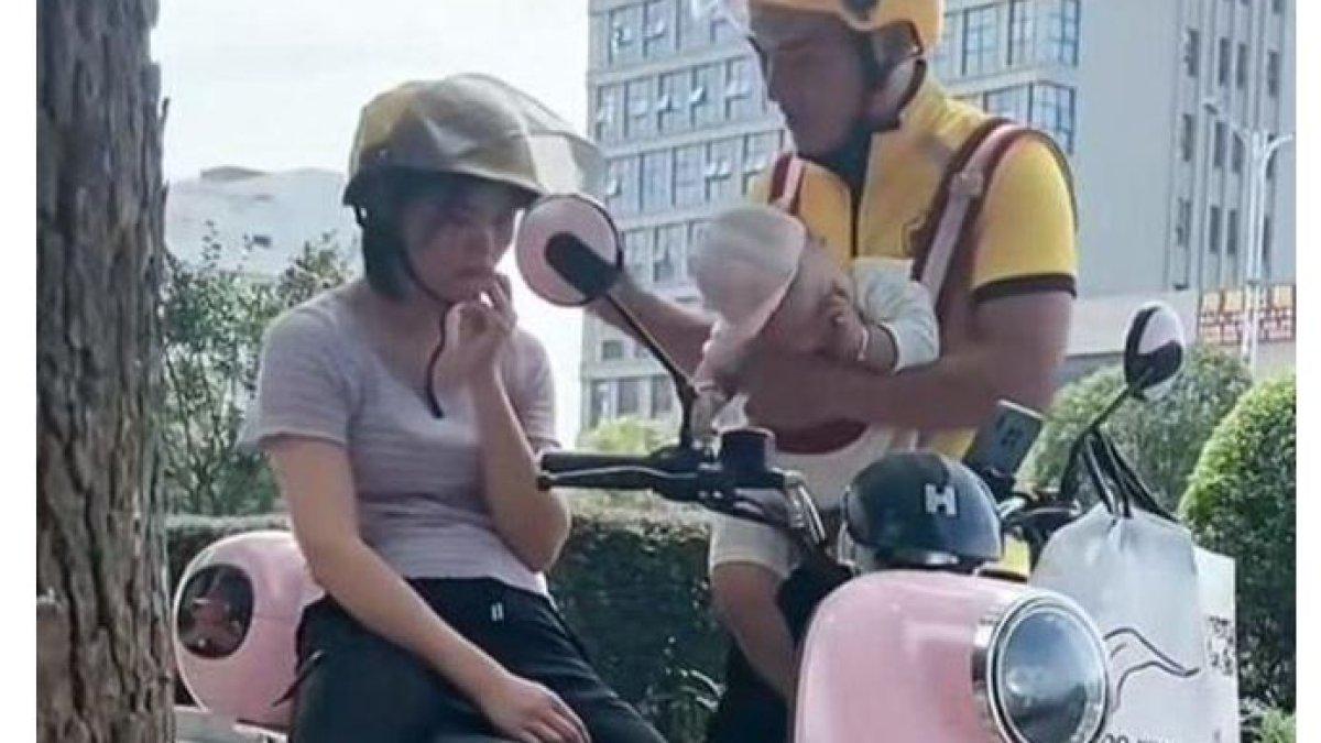 Pria ajak istri dan anaknya bekerja hj