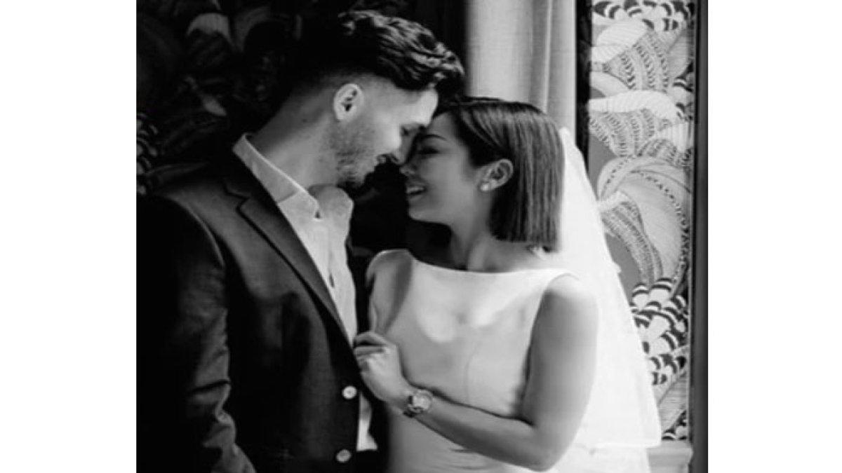 Pria di foto jadulnya kini jadi suaminya.