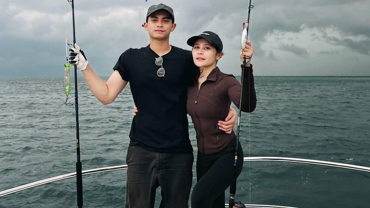 PRILLY DAN OMARA: Prilly Latuconsina dan Omara Esteghlal memancing di laut