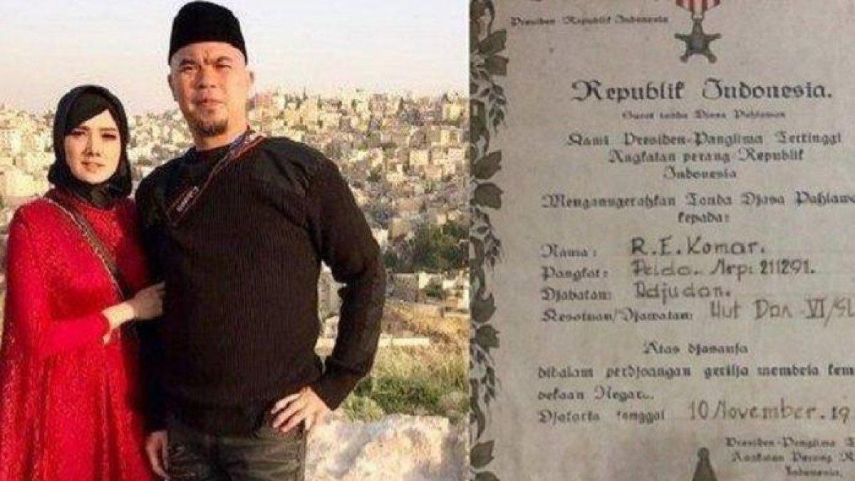 SOSOK AYAH MULAN - Profil R.E. Komar, Ayah Mulan Jameela yang Ternyata Bukan orang sembarangan. Almarhum sempat dianugerahi tanda jasa pahlawan.