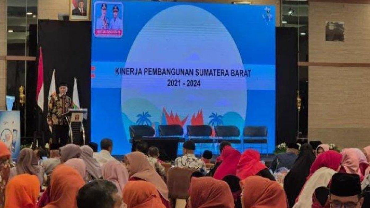 PROGRAM GUBERNUR SUMBAR - Gubernur Sumatera Barat (Sumbar), Mahyeldi Ansharullah promosikan potensi daerah kepada para perantau Minang di Provinsi Riau melalui program 