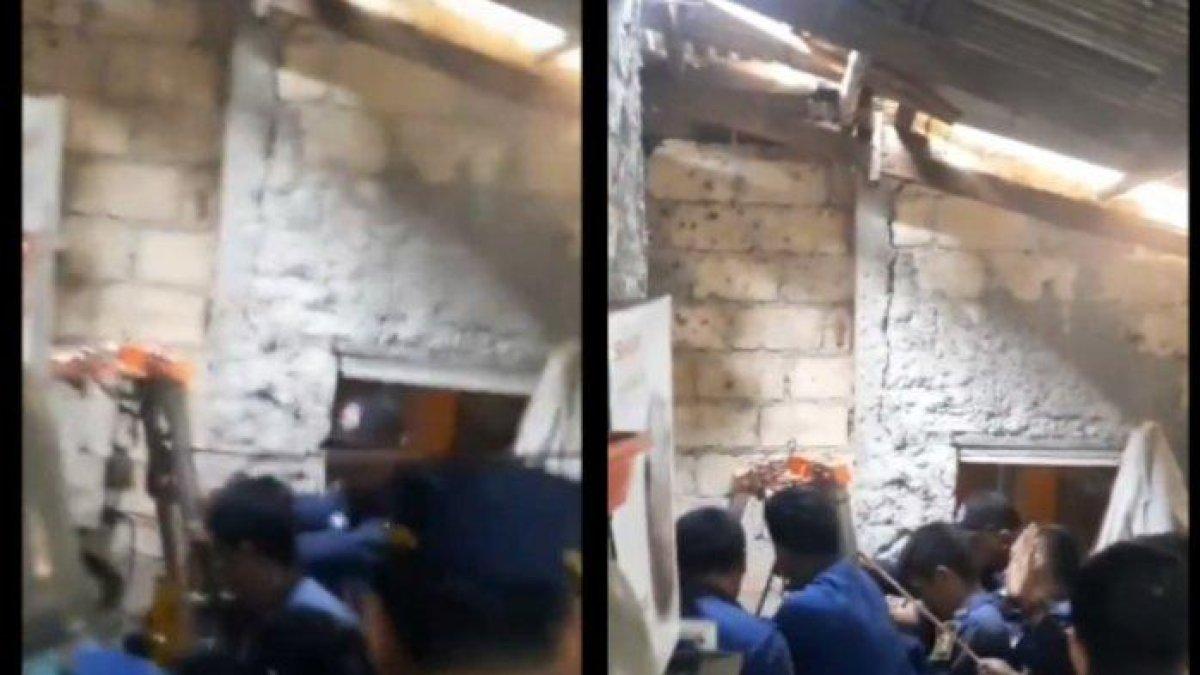 Proses evakuasi seorang wanita yang tercebur sumur