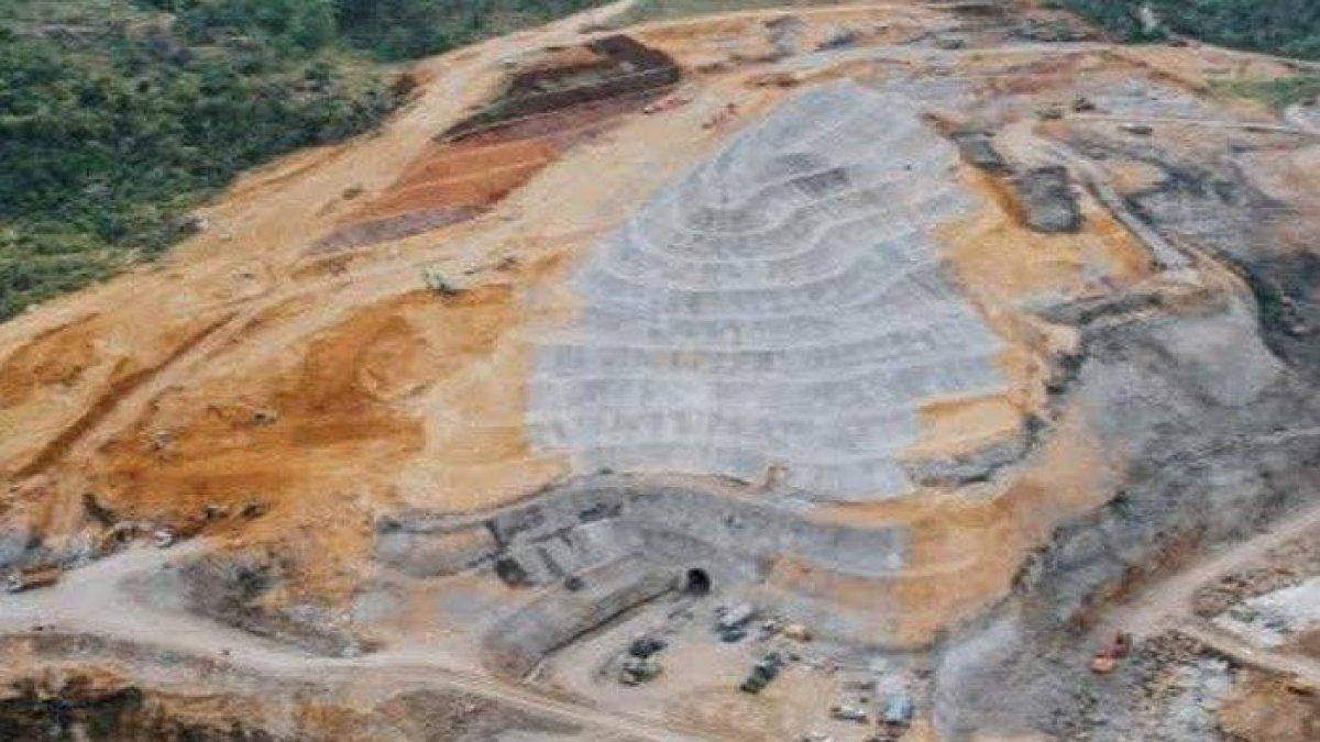 100 HARI KERJA - Proyek Strategis Nasional (PSN) Bendungan Bagong, di Kecamatan Bendungan, Kabupaten Trenggalek, Jawa Timur. Kebijakan efisiensi anggaran yang diterapkan oleh pemerintah pusat, dipastikan tak menghambat pembangunan Bendungan Bagong.