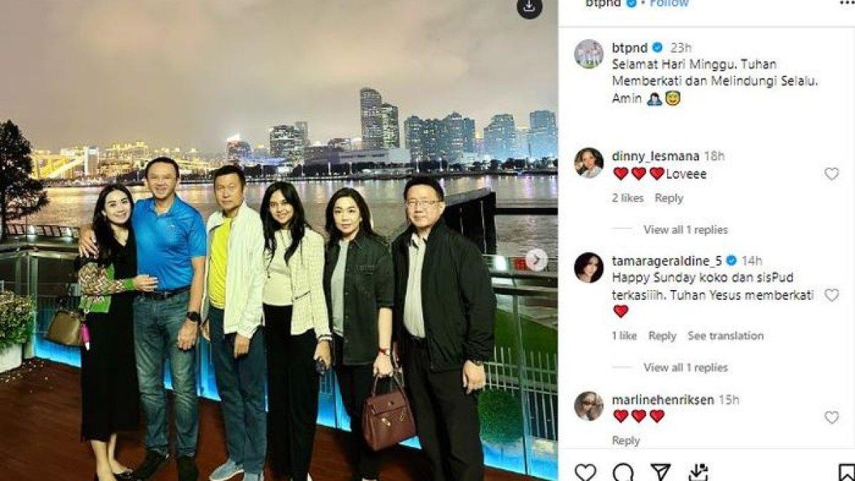 Puput Nastiti Devi dengan teman sosialitanya