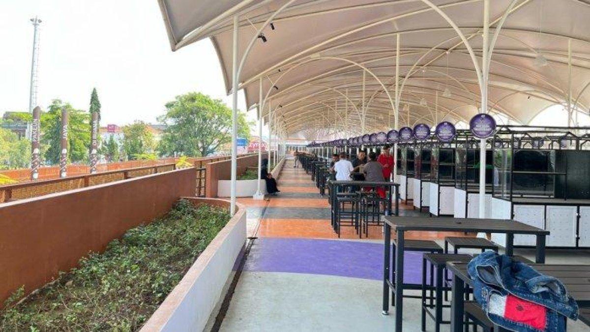 100 HARI KERJA - Pusat Kuliner Alun-Alun Timur Ciamis akhirnya akan diresmikan dan dibuka secara resmi pada Senin, 14 April 2025 pukul 16.00 WIB oleh Bupati Ciamis, Herdiat Sunarya.