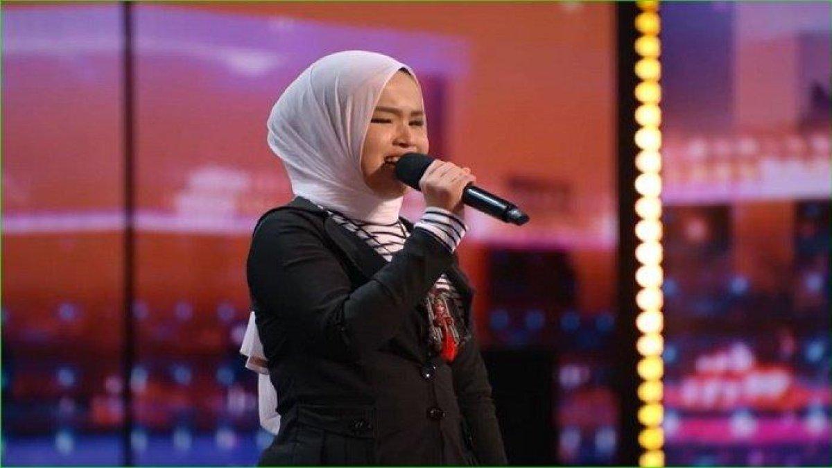 Putri Ariani ketika tampil di America'S Got Talent dan mendapatkan Golden Buzzer dari Simon Cowell.