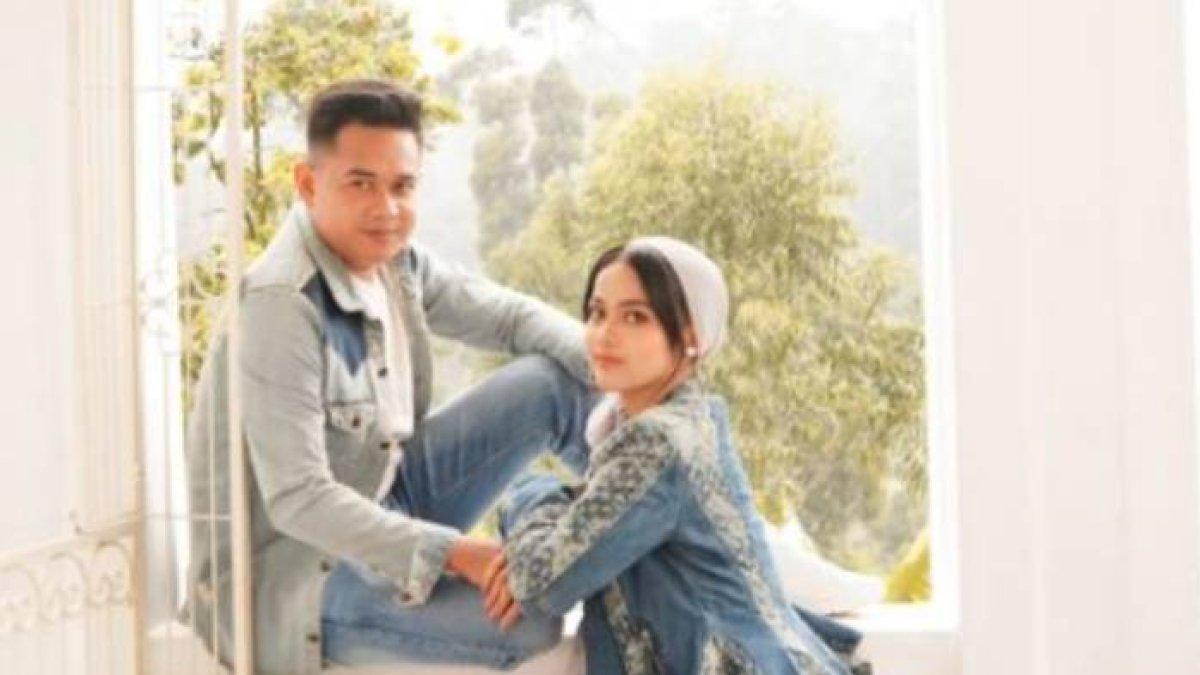 Putri DA dan Abdul Azis (1)