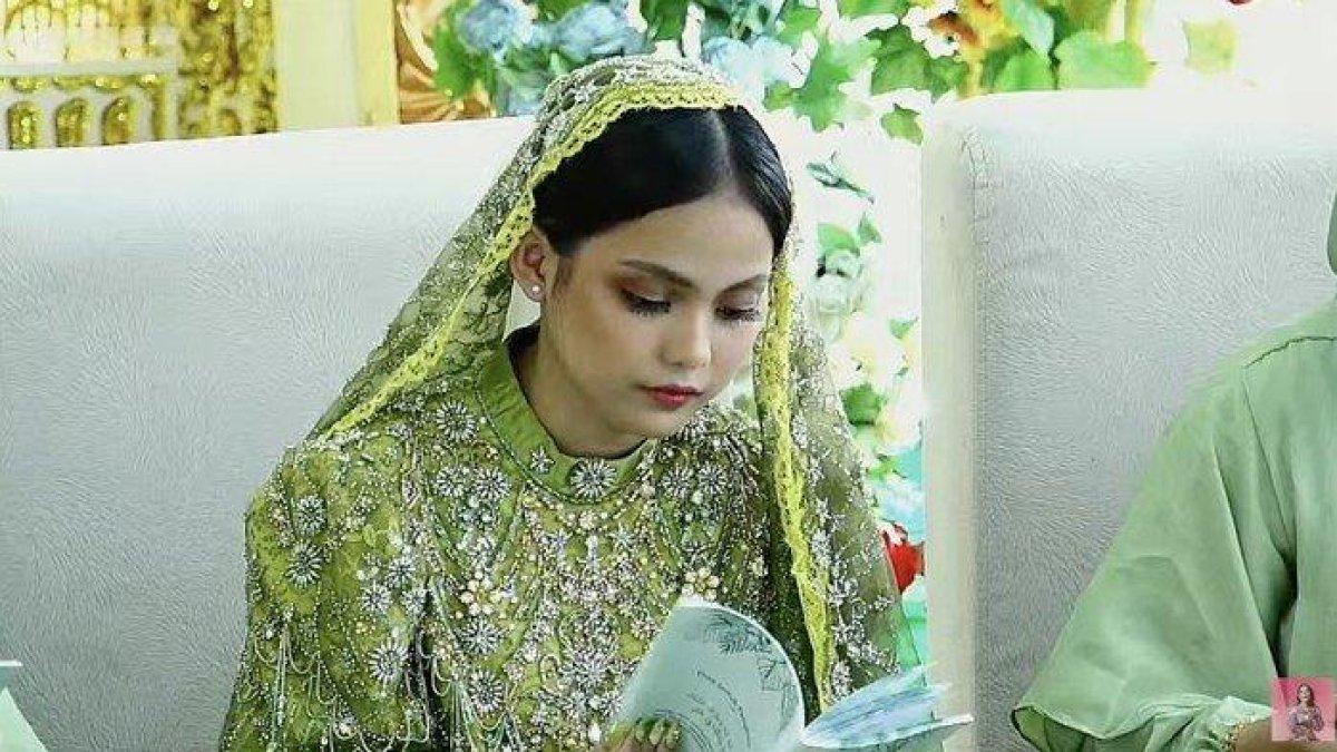 Putri Isnari Gelar Pengajian dan Siraman Jelang Menikah dengan Abdul Aziz.