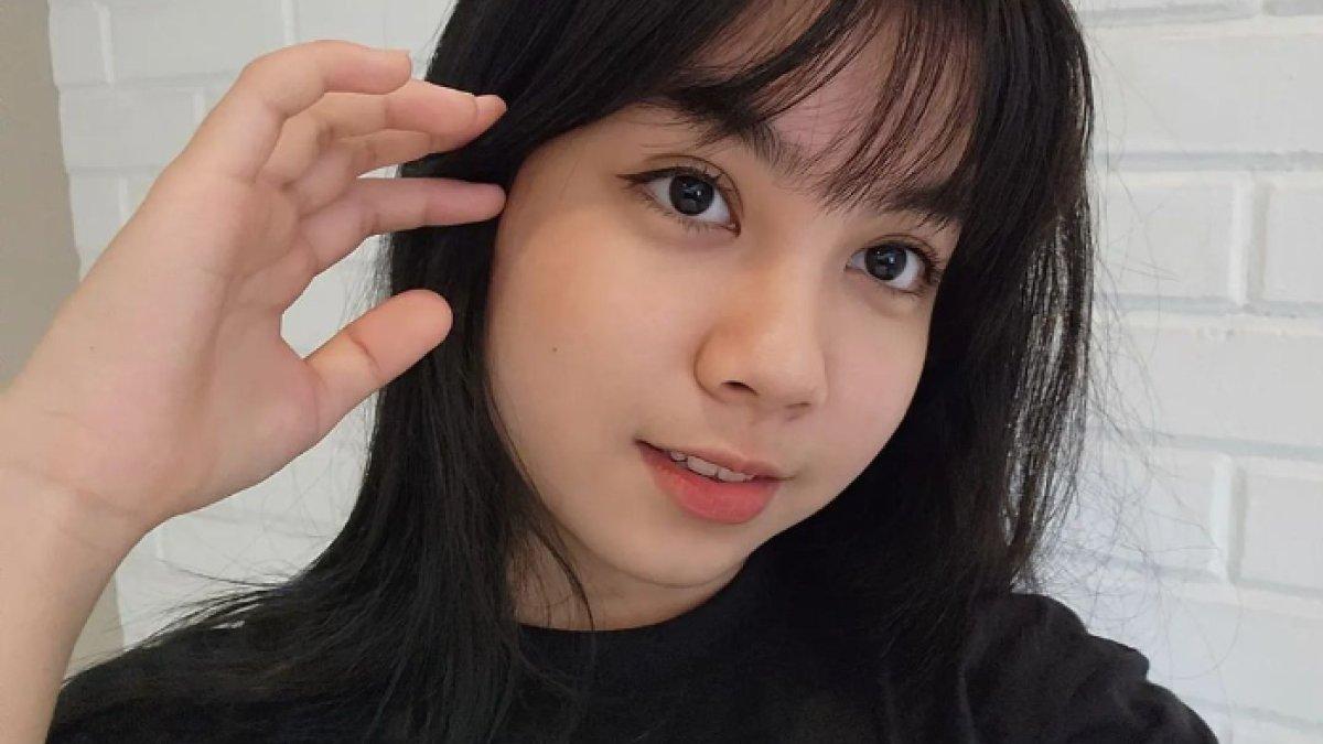 Qheyla Valendro lawn main Sandra Dewi dalam sinetron Putri Bidadari