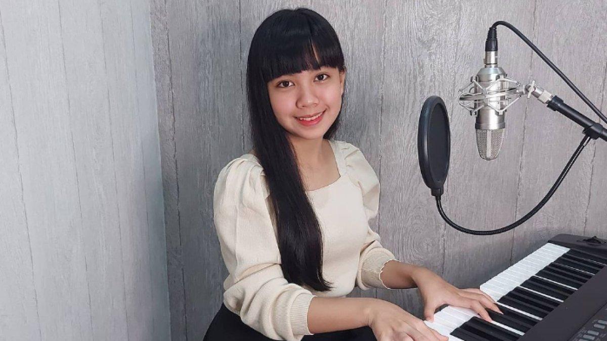 Qheyla Valendro lawn main Sandra Dewi dalam sinetron Putri Bidadari
