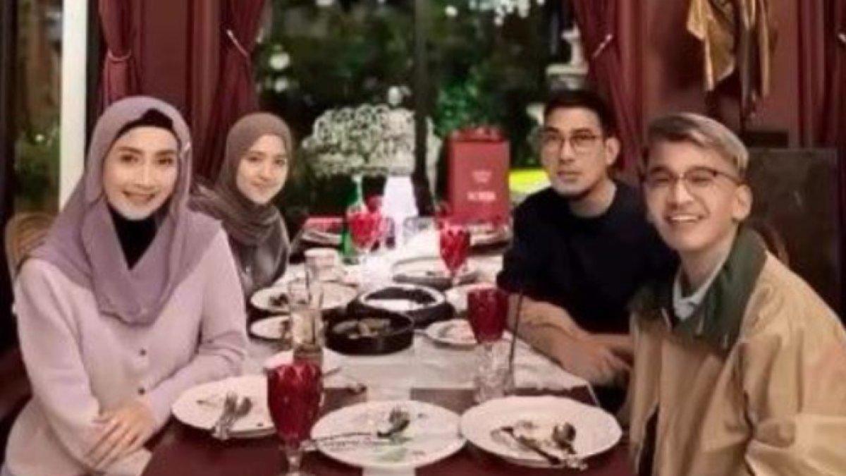 RUBEN ONSU MUALAF - Ruben Onsu buka puasa syawal bareng Desy Ratnasari.
