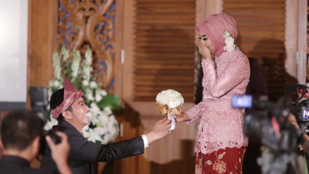 LAMARAN RADIAS KE PUTRI- Radias Haba Rizki melamar Wakil Bupati Garut, Putri Karlina Karyoto tahun 2015 lalu. Mereka menikah pada tahun 2015 dengan adat Lampung.