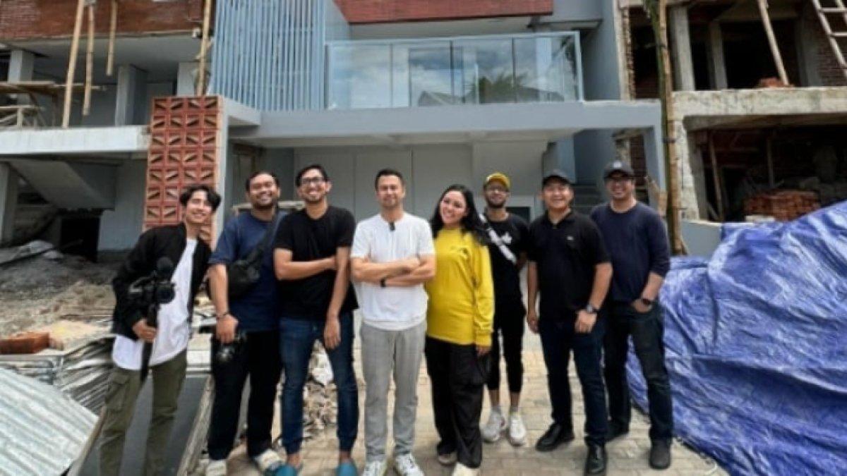 Raffi Ahmad bangga punya karyawan yang kini berhasil memiliki rumah mewah, syok tahu harganya, miliaran.