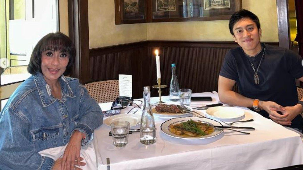 Ragahdo bersama ibunya.