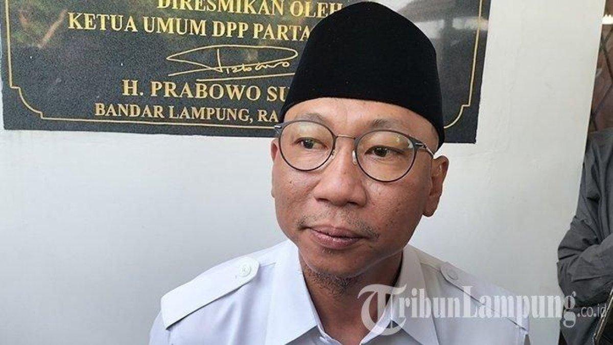 ILUSTRASI FOTO - Rahmat Mirzani Djausal saat diwawancarai, foto ini diambil dari TribunLampung.co.id, Rabu (29/1/2025). Besaran gaji, fasilitas dan tunjangan yang bakal didapat Gubernur Lampung, Rahmat Mirzani Djausal.