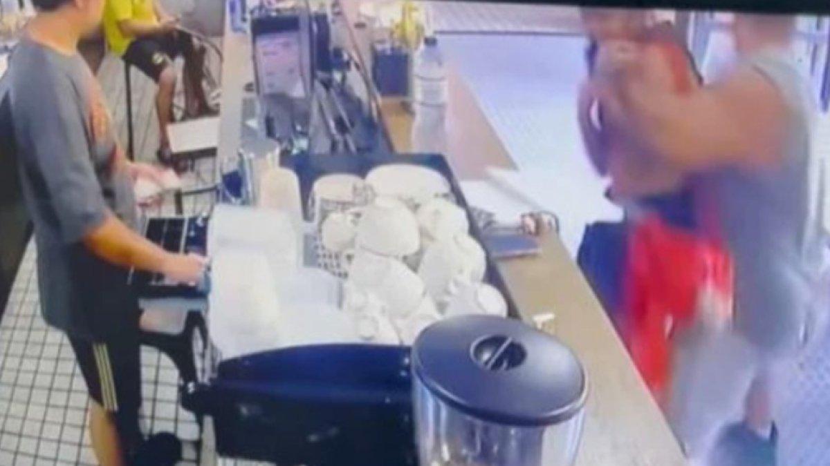 Rekaman CCTV seorang pria menganiaya gadis di tempat gym