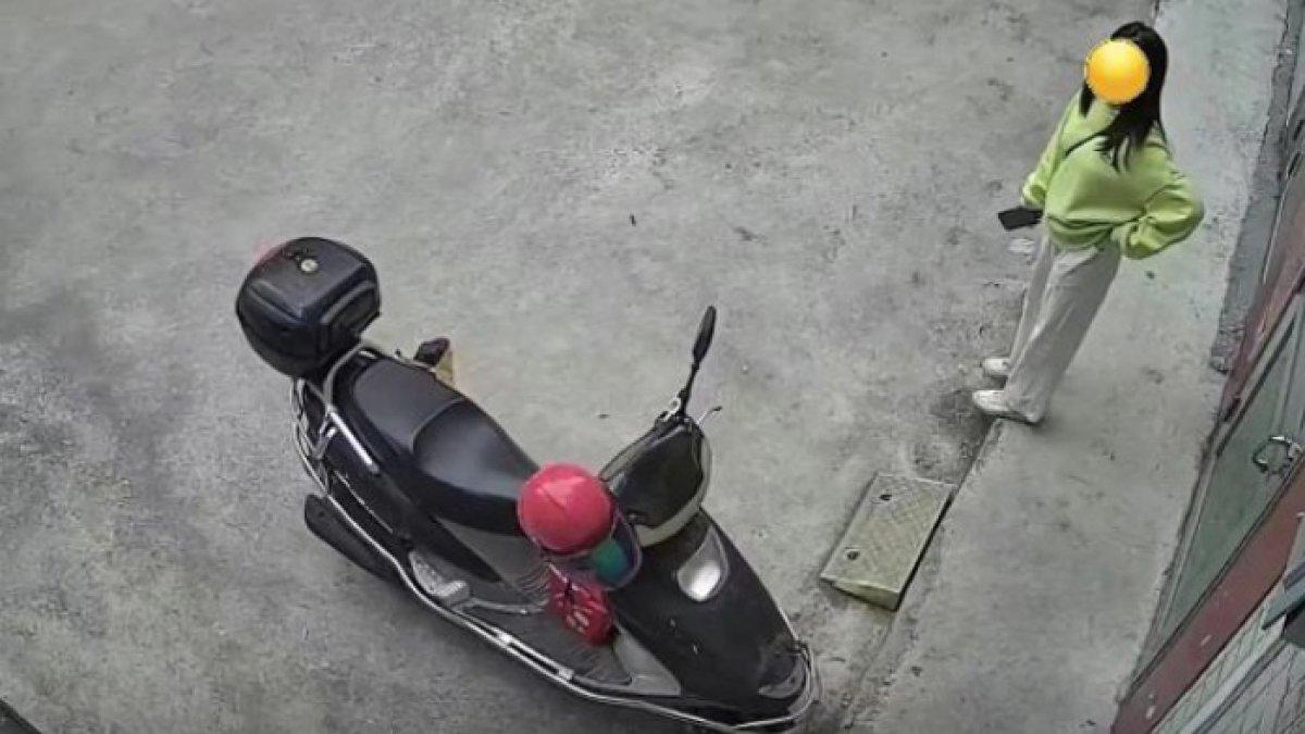 Rekaman CCTV yang menunjukkan kehadiran sang wanita muda.
