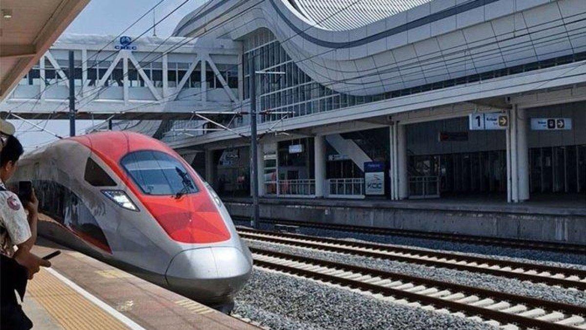 Resmi Ditambah! Jadwal Kereta Cepat Whoosh Terbaru Saat Libur Nataru 2024.