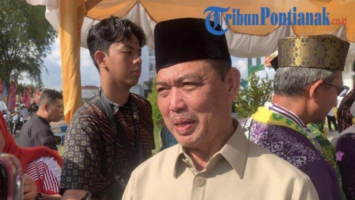 100 HARI KERJA - Ria Norsan, Gubernur Kalimantan Barat saat diwawancarai terkait Kampung Indonesia di Mekah, Kamis 22 Mei 2025. Menurutnya, gagasan tersebut sangat luar biasa dan akan sangat bermanfaat bagi jemaah Indonesia.