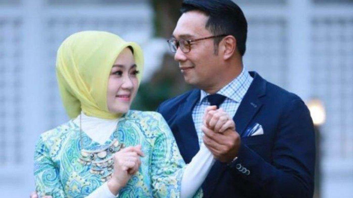 Dalam foto: Ridwan Kamil bersama istrinya, Atalia Praratya.