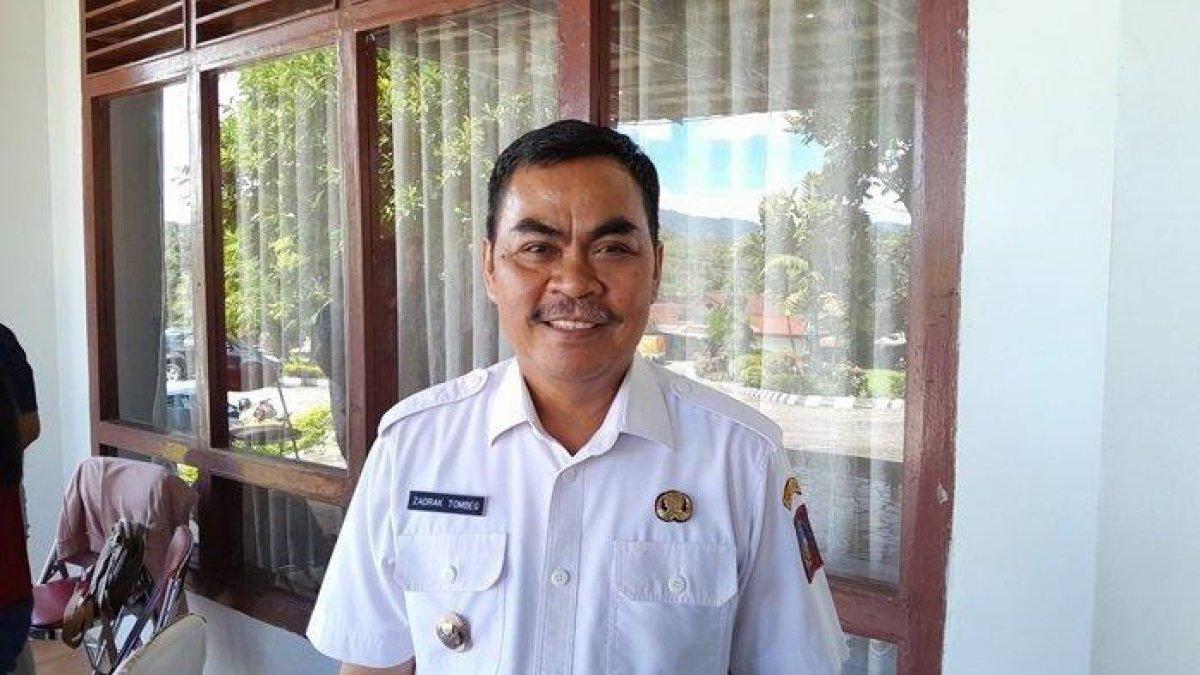 HARTA BUPATI TERPILIH - Saat Zadrak Tombeg masih menjabat Wakil Bupati Tana Toraja diabadikan jurnalis Tribun Toraja beberapa waktu lalu. Inilah rincian harta kekayaan Zadrak Tombeg beserta utang-utangnya.